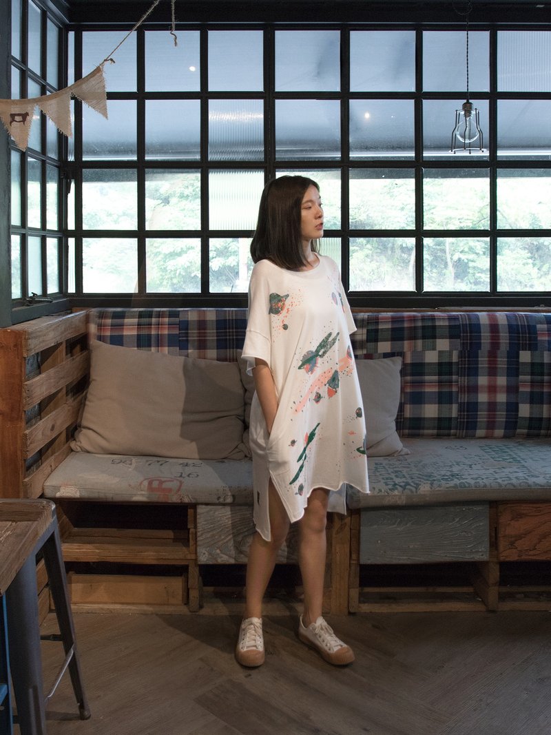 侧岔短T 星球 白 - 女装 T 恤 - 棉．麻 白色