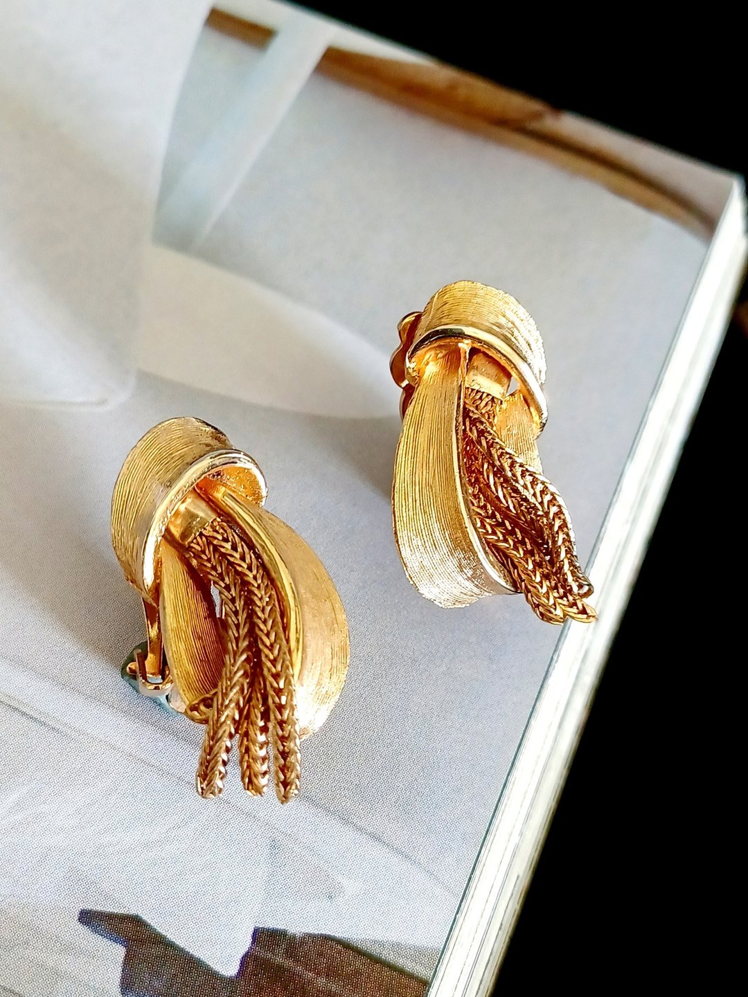 Avintage jewelry  古董刷金纹流苏 夹式耳环 - 耳环/耳夹 - 其他金属 
