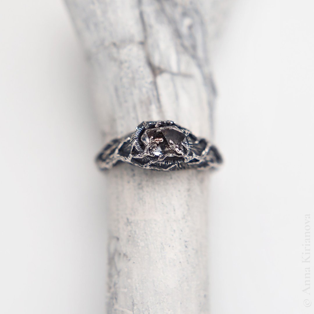 Tree Ring with Raw Herkimer Quartz - 戒指 - 纯银 银色