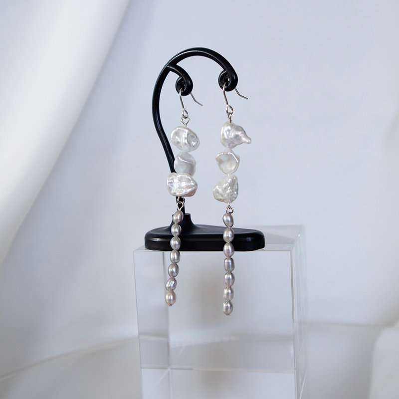 Keshi 珍珠和蓝灰色珍珠耳环/轻轻摇摆 - 耳环/耳夹 - 珍珠 银色