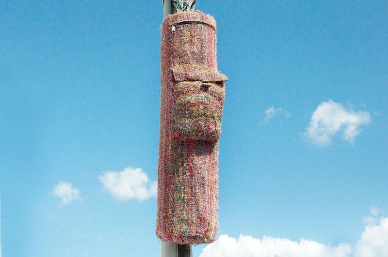 限量一件 编织手感瑜珈垫背包 / yoga bag / 瑜伽包 / 编织包 / 手工织布包 - 彩色色系 缤纷手捻纱丽线 - 侧背包/斜挎包 - 丝．绢 多色