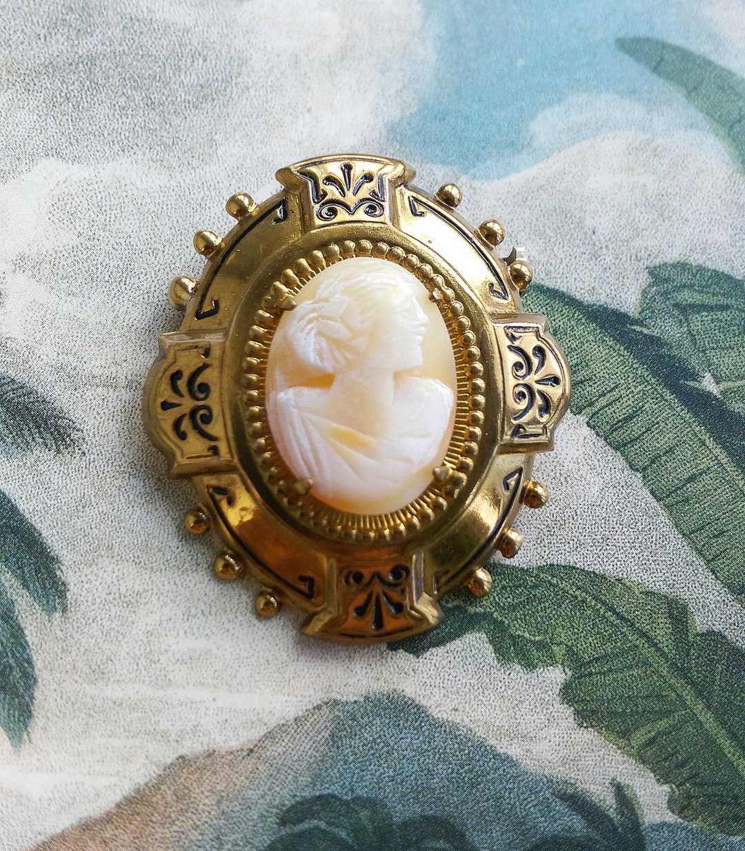 Vintage Jewelry 西洋古董饰品 古典 Cameo  贝雕 仕女  别针 - 徽章/别针 - 其他金属 金色