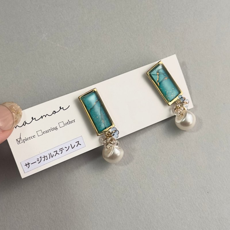 【独一无二】酒精墨水画 蓝绿色 耳环 医疗级不锈钢 方形 树脂 玻璃珠 珍珠珠饰 独特 精致 - 耳环/耳夹 - 树脂 绿色