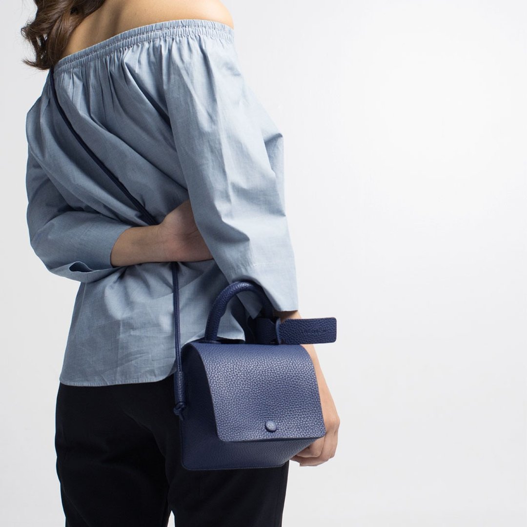 Semi triangle Cross body bag - 手提包/手提袋 - 人造皮革 蓝色