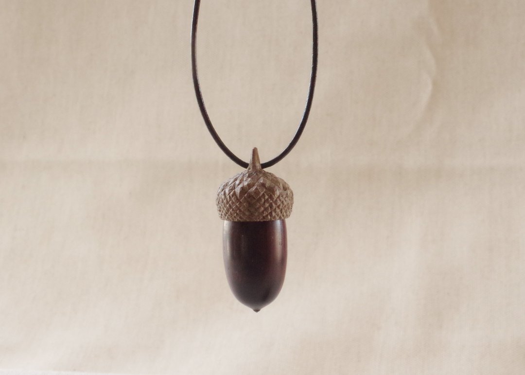 Acorns in Japan: Mongolian oak (wooden aroma diffuser, pendant) made-to-order - 项链 - 木头 咖啡色