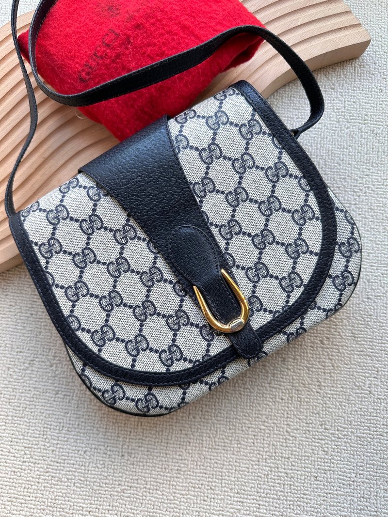 中古包 Vintage Gucci 海军蓝老花斜背马鞍包 - 侧背包/斜挎包 - 防水材质 