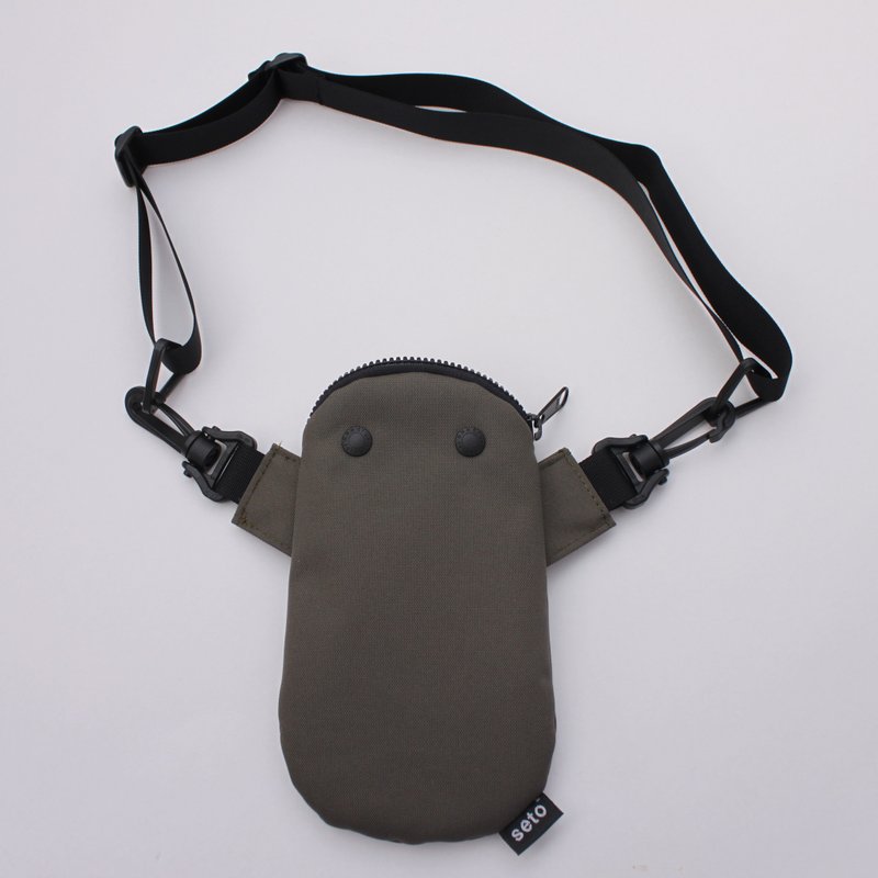 seto / creature bag / iPhone case / small bag / Mame-sagari / Khaki - 侧背包/斜挎包 - 聚酯纤维 卡其色