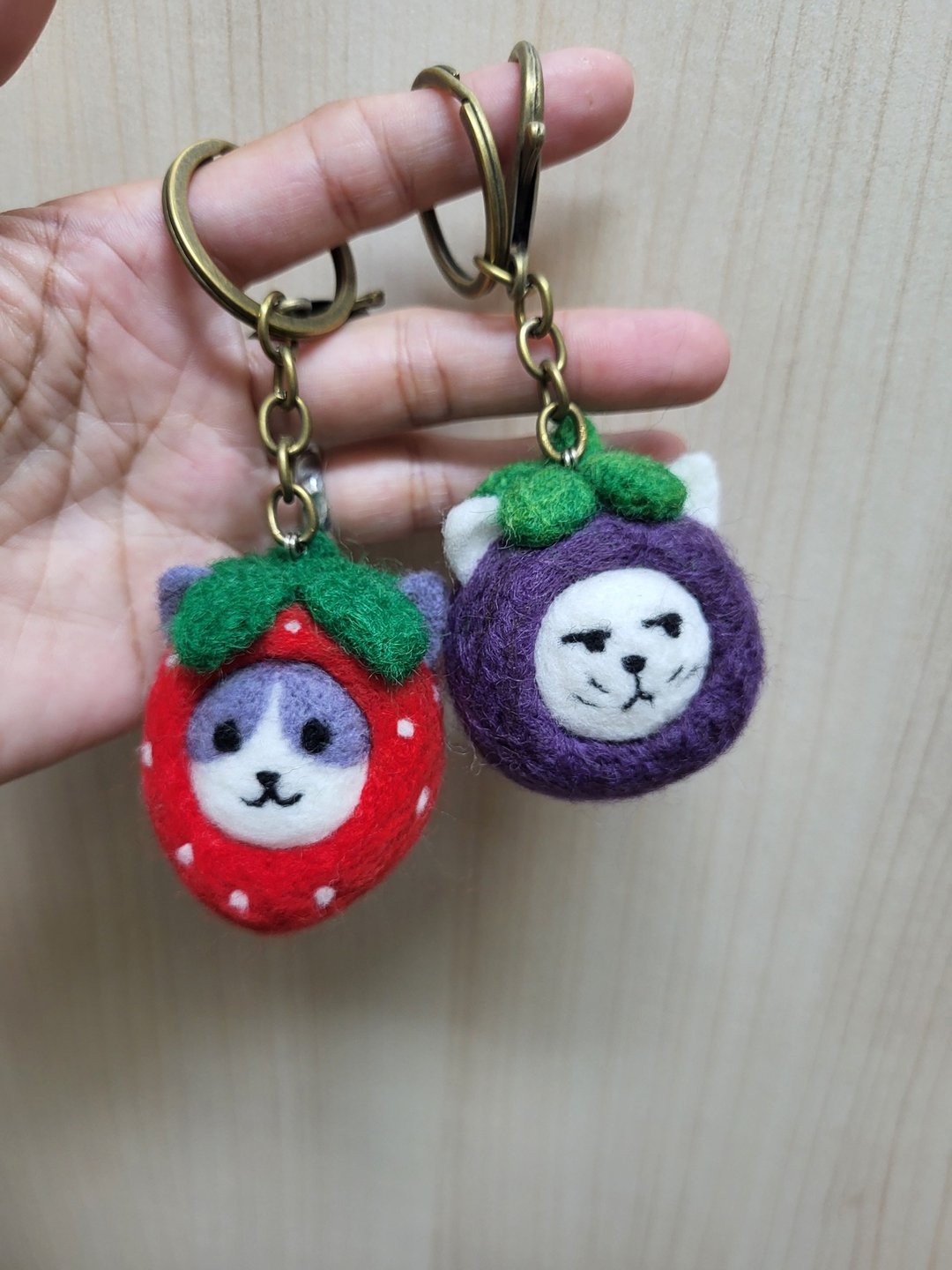 佩宁手作│水果猫咪│山竹猫.草莓猫│羊毛毡.钥匙圈.吊饰.挂件│ - 钥匙链/钥匙包 - 羊毛 