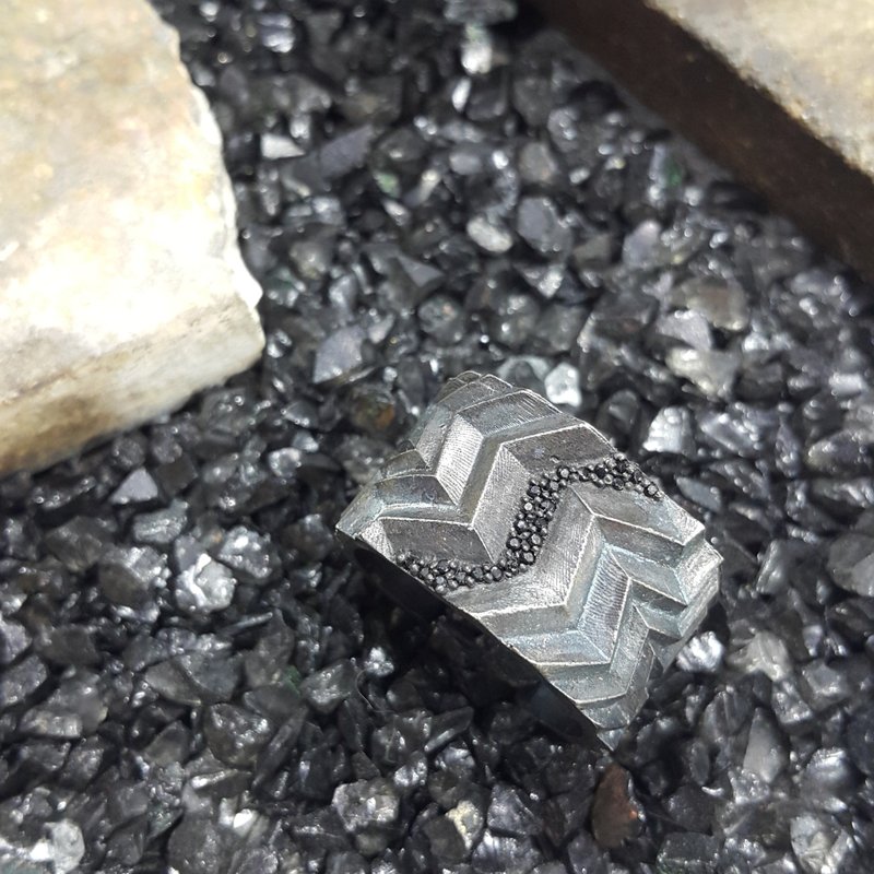 龙鳞戒指（大） - 戒指 - 纯银 黑色