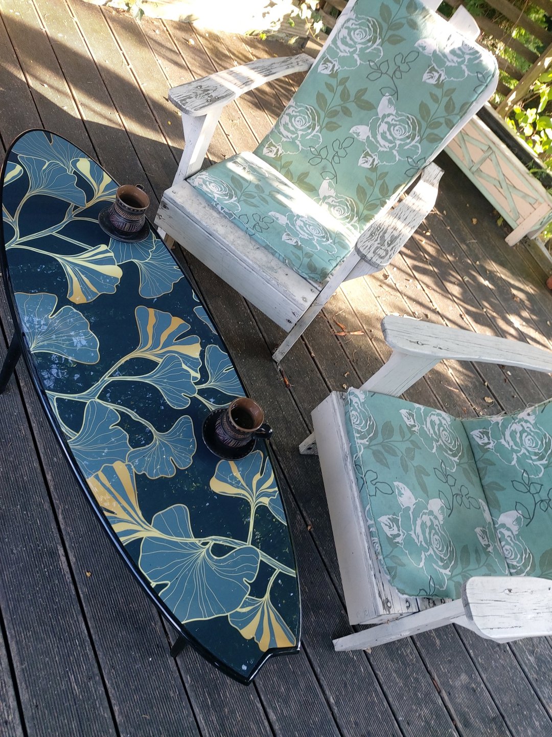 Surfboard Shaped Accent Wood Table with Gingko Tree Leaves Pattern Floral Design - 餐桌/书桌 - 木头 