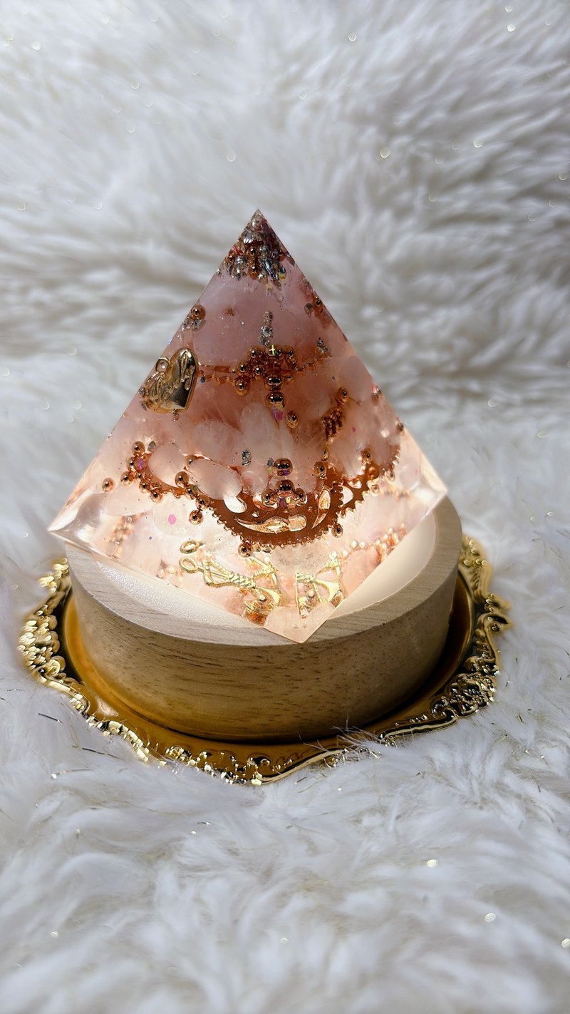 珍爱真爱-粉水晶奥刚能量金字塔 - 摆饰 - 水晶 粉红色