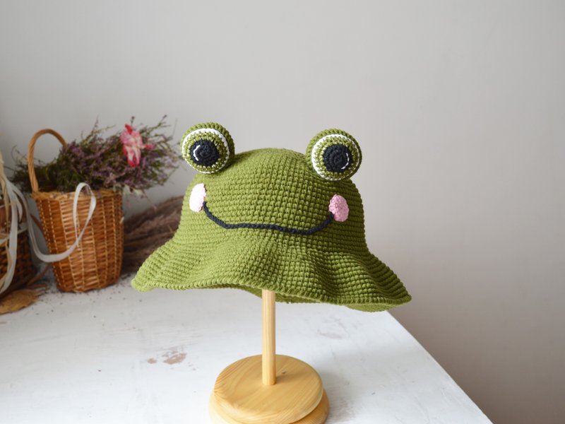 Crochet frog hat from cotton yarn for adults Custom bucket hat men and women - 帽子 - 棉．麻 多色