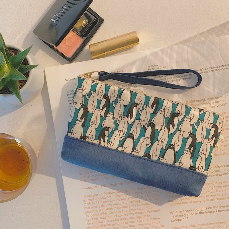 环保公益手作系列  冰上冒险收纳包 - 化妆包/杂物包 - 棉．麻 蓝色