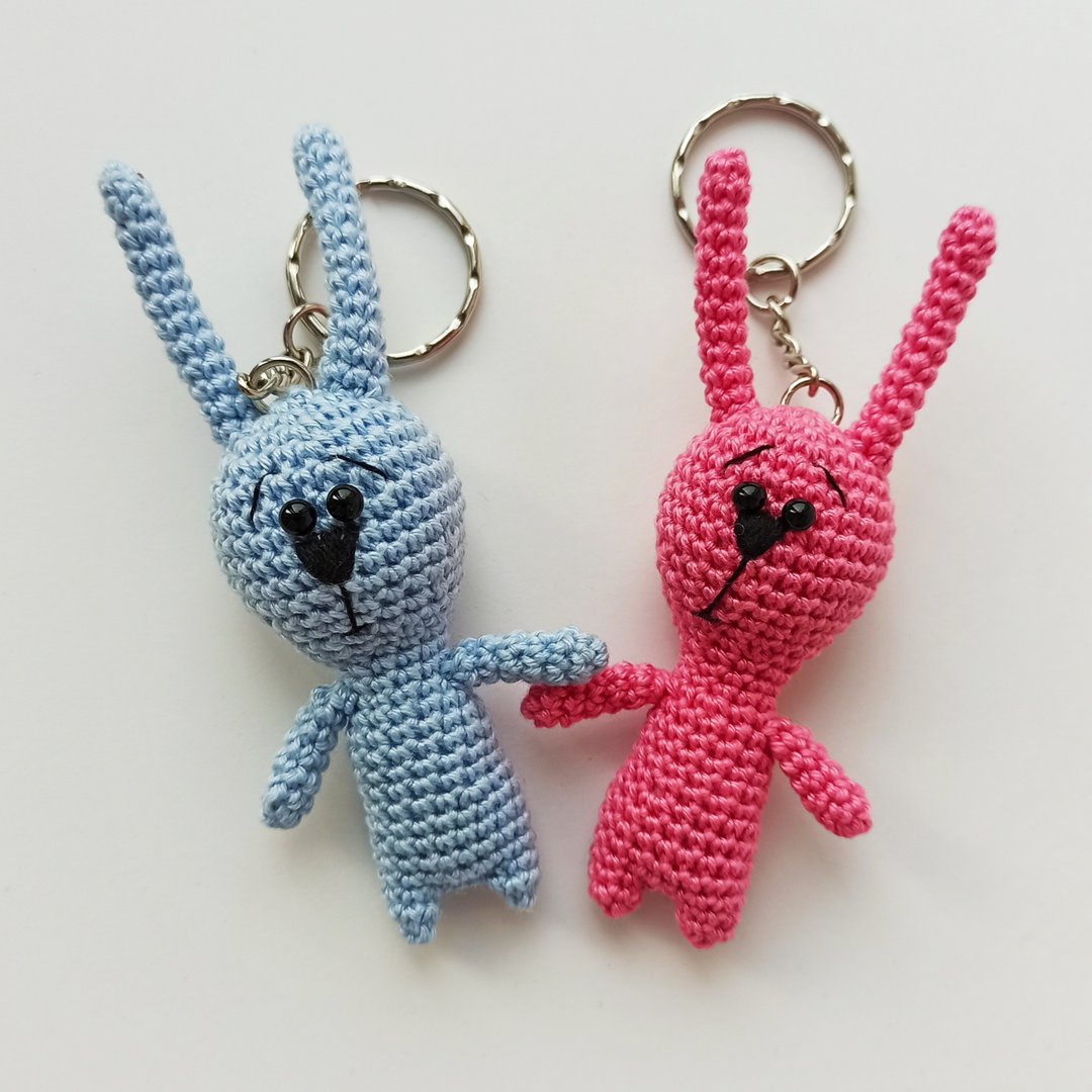 Crochet keychain bunny, cute charm for bag, rabbit symbol year, Xmas gift - 钥匙链/钥匙包 - 棉 多色