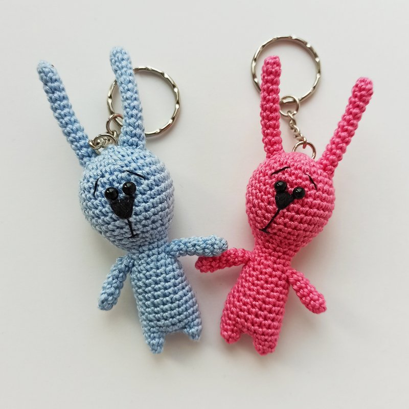 Crochet keychain bunny, cute charm for bag, rabbit symbol year, Xmas gift - 钥匙链/钥匙包 - 棉．麻 多色