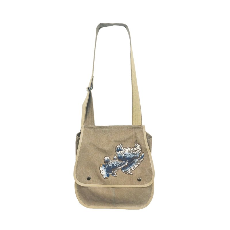 Aman No.97人生行军包 绣片款 卡吉色 - 侧背包/斜挎包 - 其他材质 