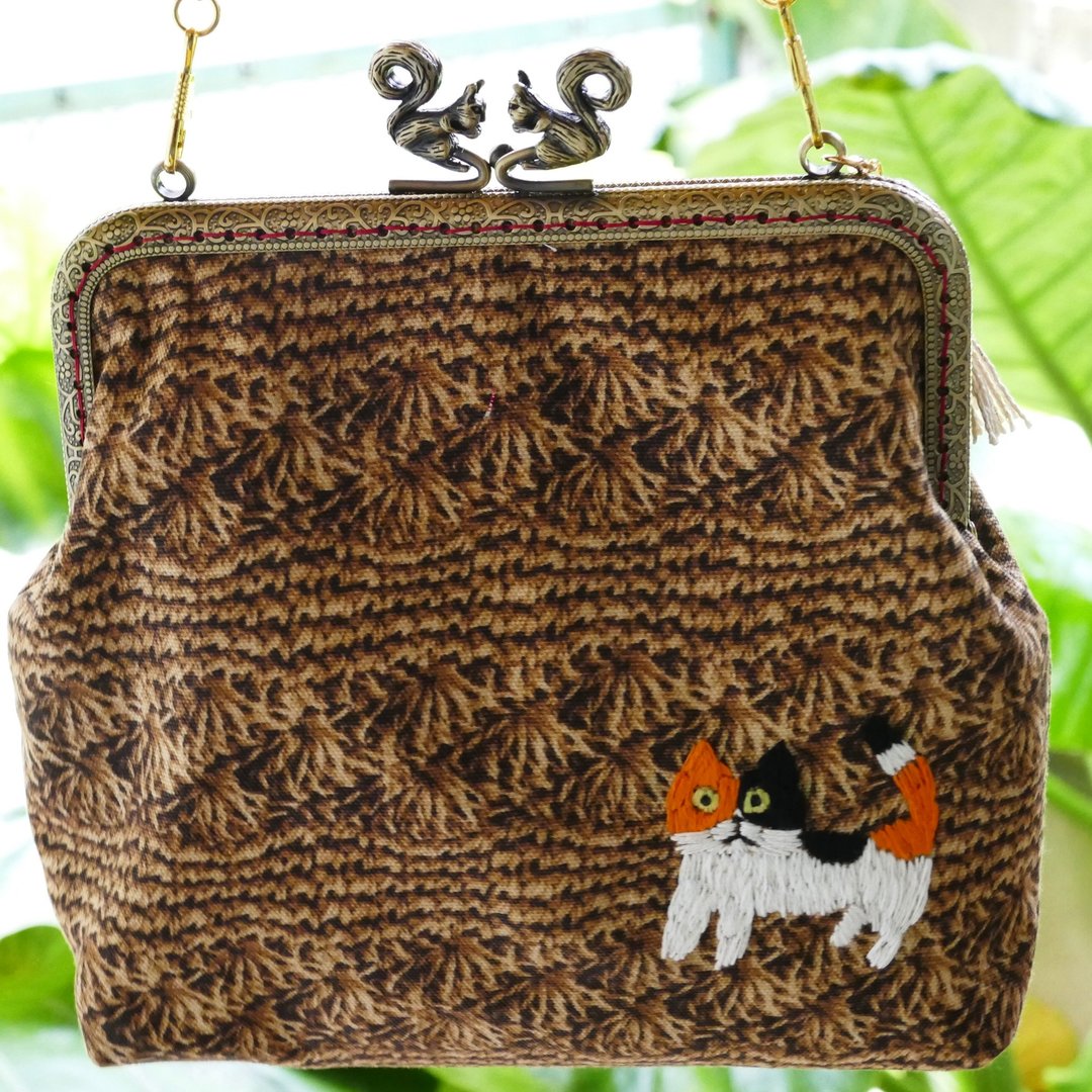 Embroidered shoulder crochet pattern calico cat - 手提包/手提袋 - 棉 卡其色