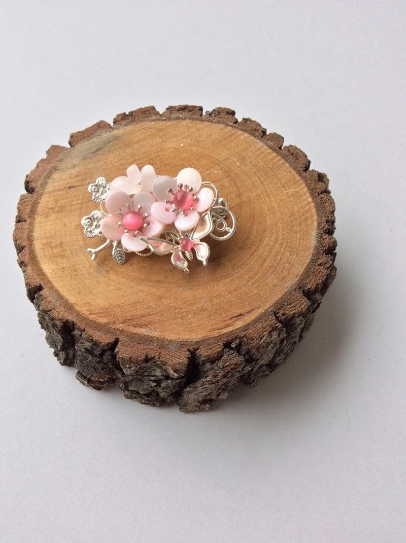 喵手作~贝壳梅花小夹(粉/银底) - 发饰 - 其他材质 粉红色