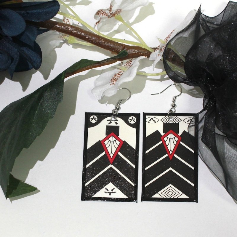 株札耳环 / 陸捌 - 耳环/耳夹 - 纸 