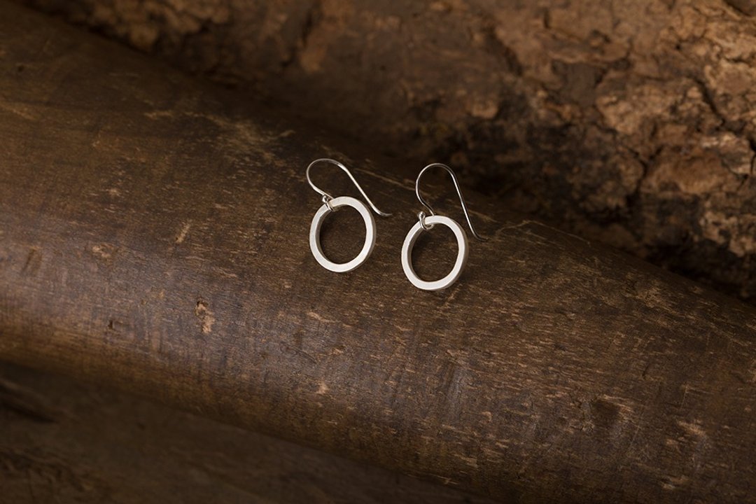 Circular 回圈 耳钩 纯银耳环 925 Silver Dangle Earrings - 耳环/耳夹 - 纯银 银色