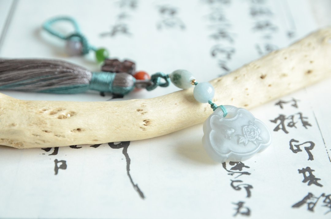 【青萝拂衣】喜上眉梢紫烟色和田玉流苏挂件旗袍压襟 - 吊饰 - 宝石 