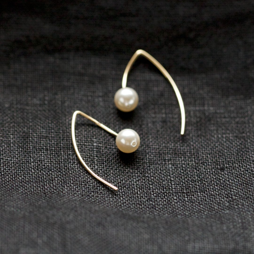 14kgf Swarovski Pearl Petit pierced earrings 【gift box】 - 耳环/耳夹 - 贵金属 白色