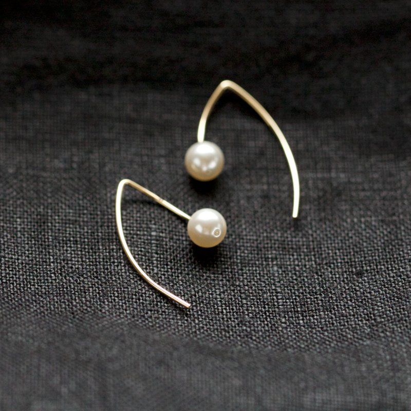 14kgf Swarovski Pearl Petit pierced earrings 【gift box】 - 耳环/耳夹 - 贵金属 白色