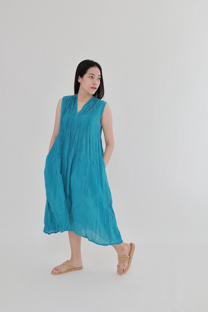 棉质连身裙，轻柔舒适，是夏日、海边与假期中的理想选择。 - 洋装/连衣裙 - 环保材料 