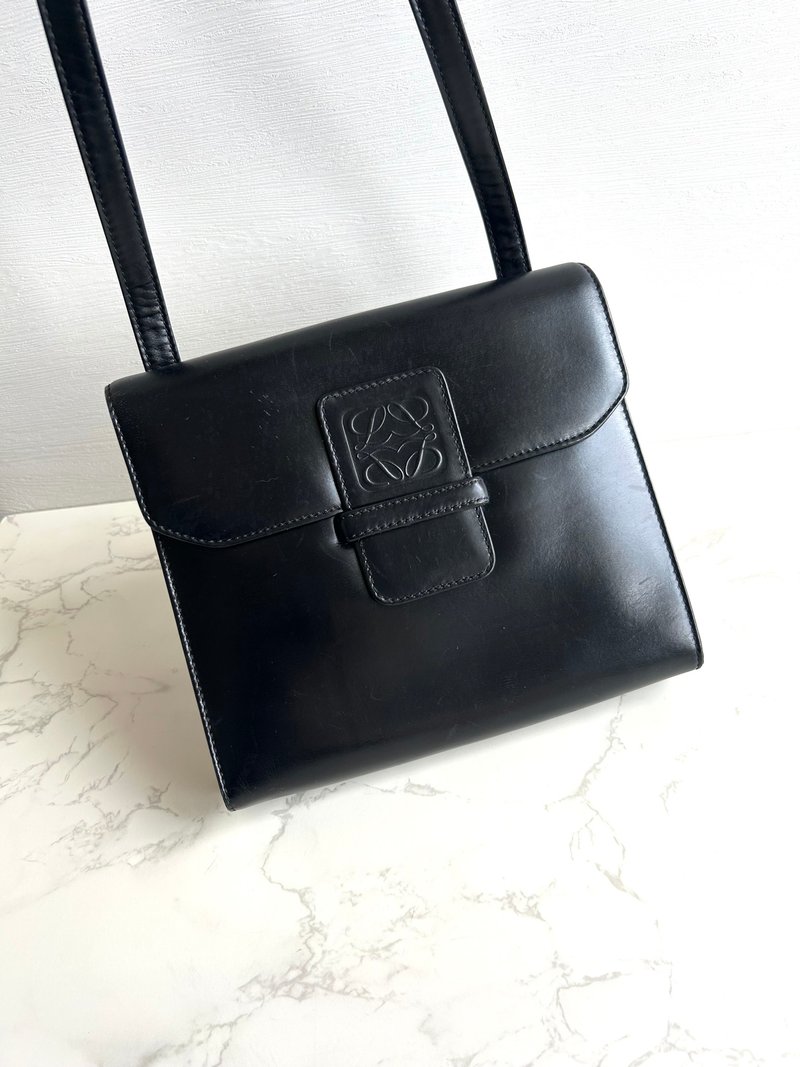 稀有古董包 Loewe黑色压花侧背包 斜背包 皮革包 单肩包 中古包 - 侧背包/斜挎包 - 真皮 黑色