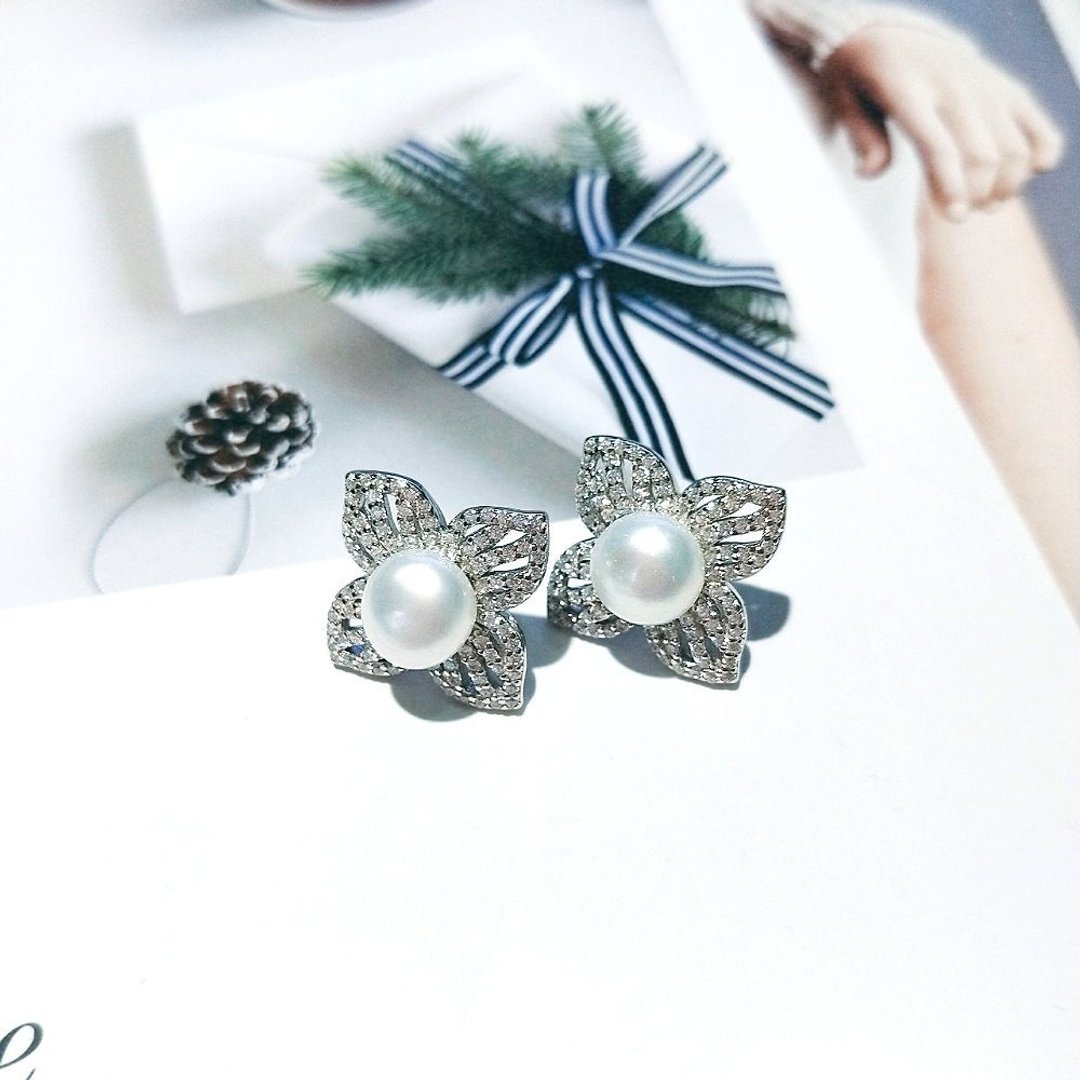 I JEWELRY 欧美浪漫花朵顶级锆石纯银耳环 附精美礼物 纯银保证卡 - 耳环/耳夹 - 纯银 