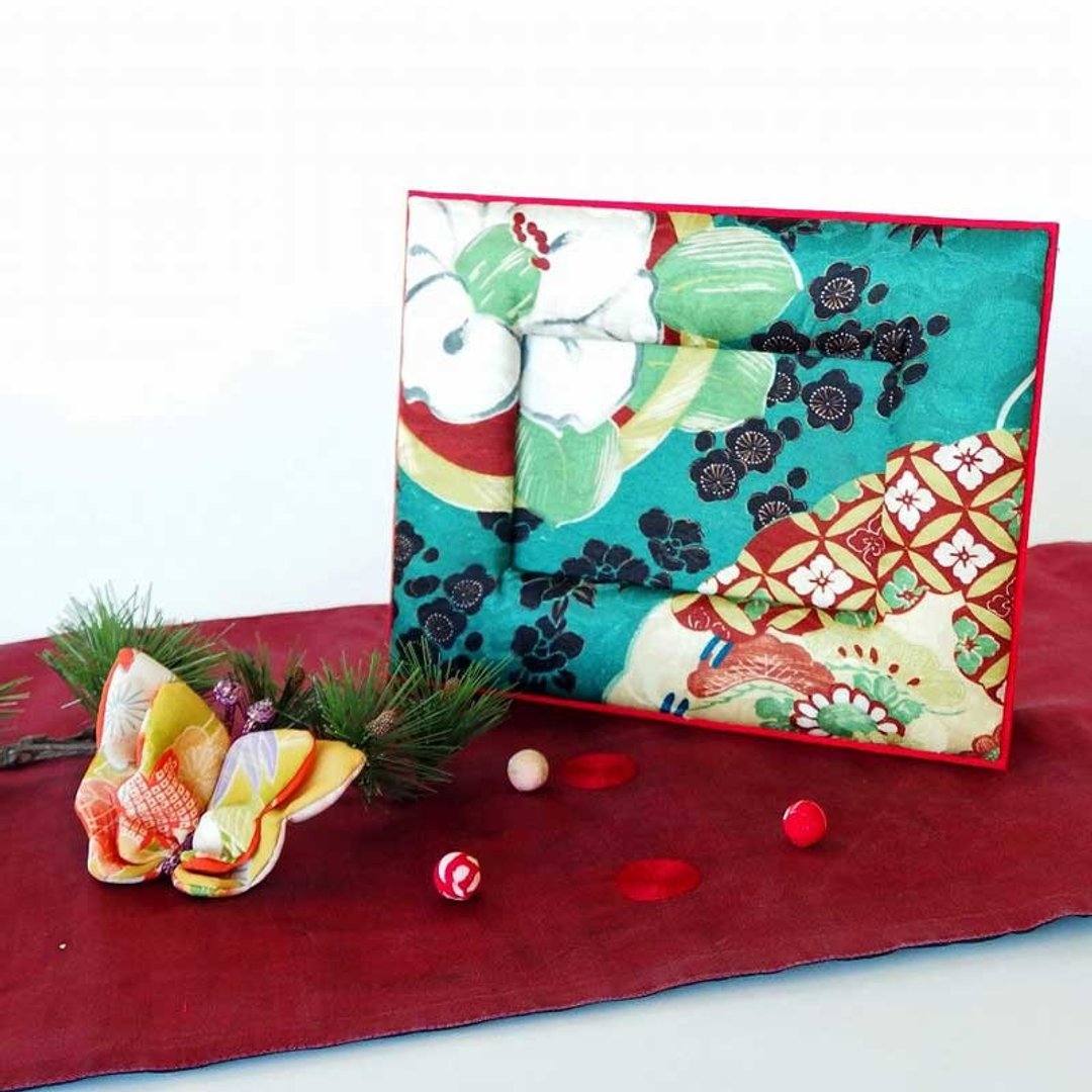 Picture frame Interior silk antique kimono remake - 画框/相框 - 丝．绢 绿色