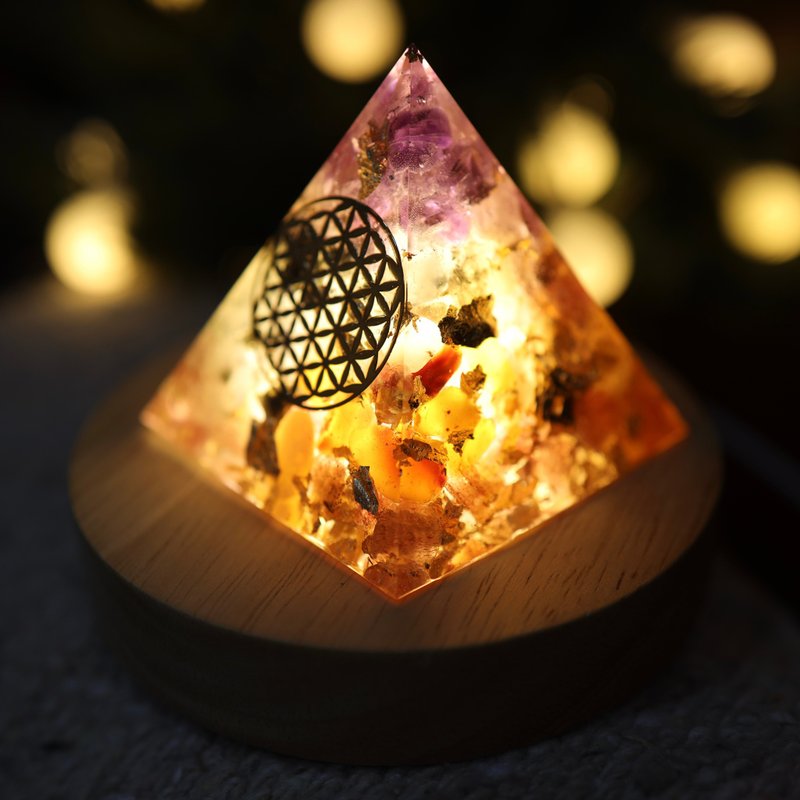 【定制化礼物】生命之花郁金香-轻透感奥刚金字塔小夜灯Orgonite - 灯具/灯饰 - 水晶 多色