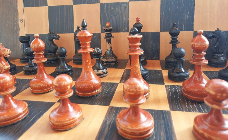 Antique red black chessmen old Russian chess set 1950s Soviet chess pieces USSR - 桌游/玩具 - 木头 