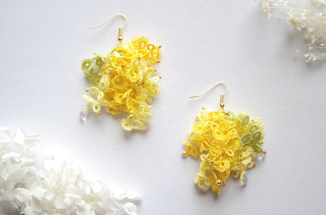 Fluffy Tatting Lace Earrings Mimosa - 耳环/耳夹 - 棉．麻 黄色