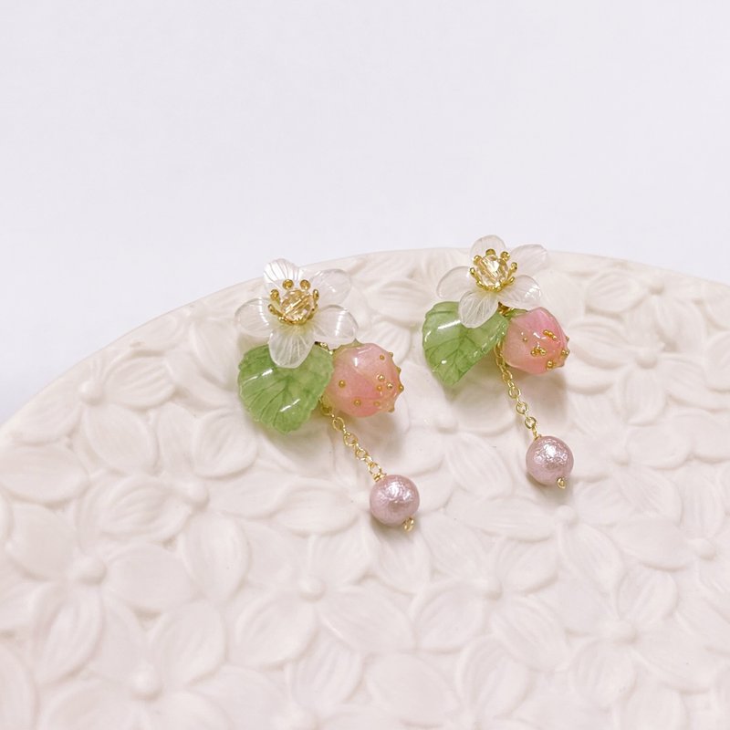 【若桑】【菓子铺】草莓棉花糖。珍珠。手作耳环。 - 耳环/耳夹 - 树脂 粉红色