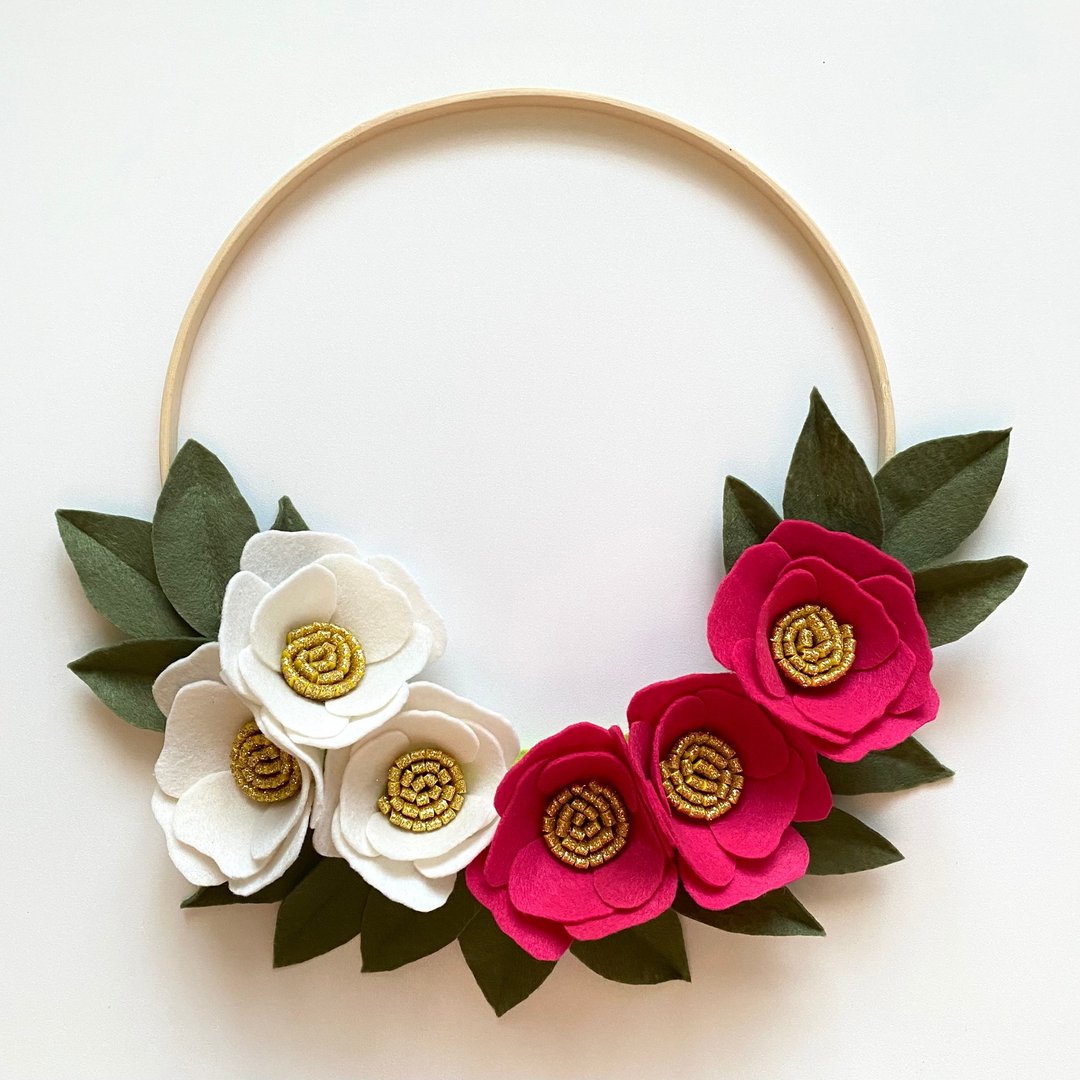 Wreath with camellias, summer wreath, felt flower wreath, floral wreath - 墙贴/壁贴 - 其他材质 