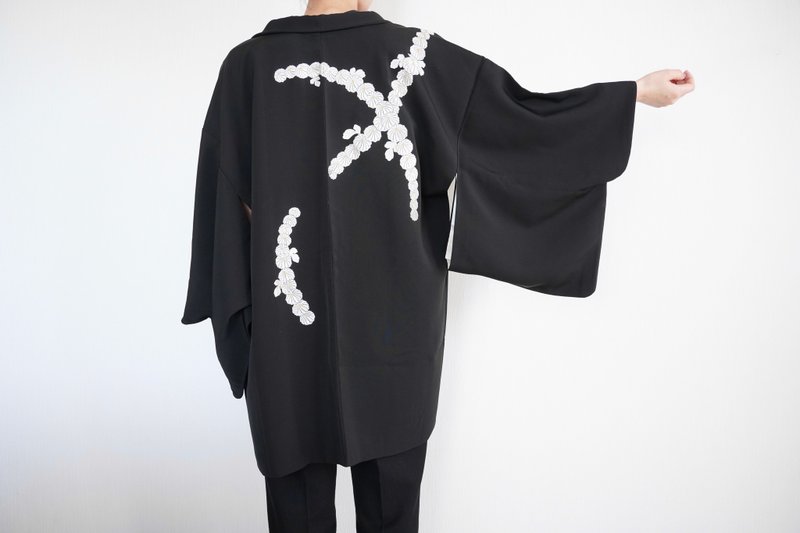 刺绣和服、黑色和服、复古和服、和服外套、日本和服 - 女装休闲/机能外套 - 丝．绢 黑色