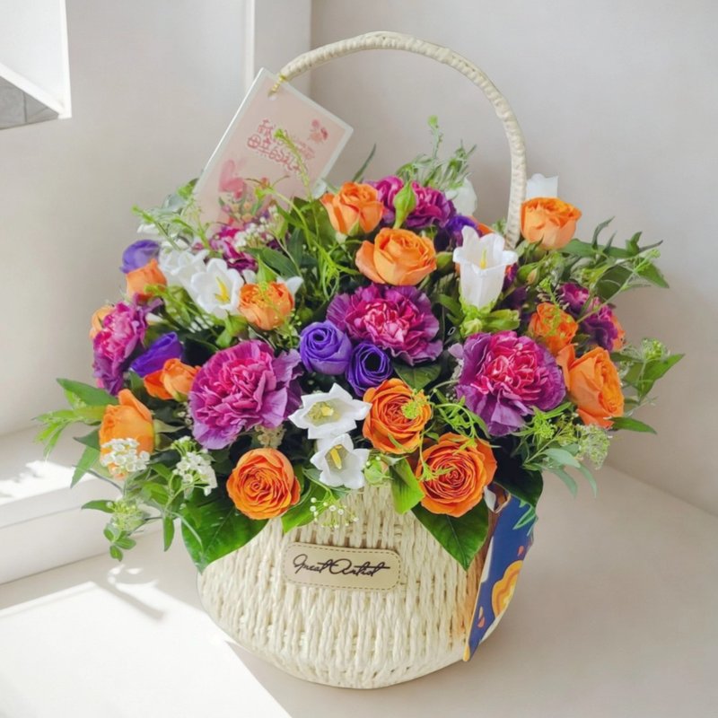 鲜花花篮 (康乃馨、小玫瑰、桔梗、风铃草、小绣球) GF00124 - 植栽/盆栽 - 植物．花 