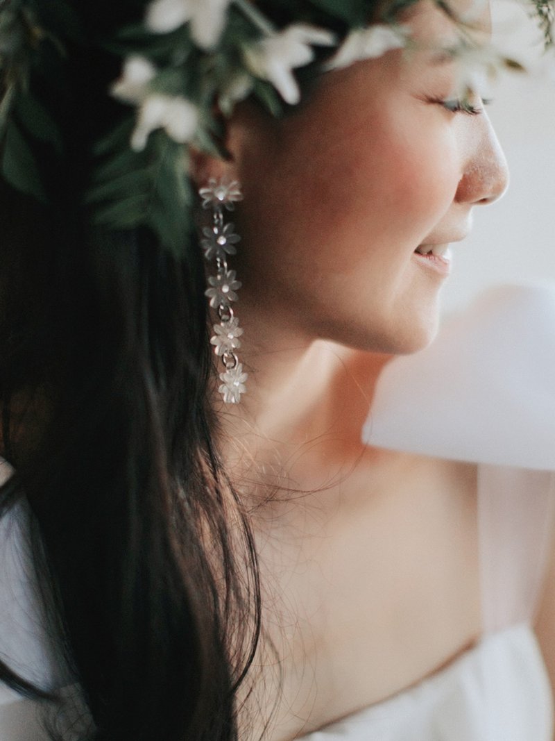 五朵小雏菊耳环 - 耳环/耳夹 - 压克力 透明