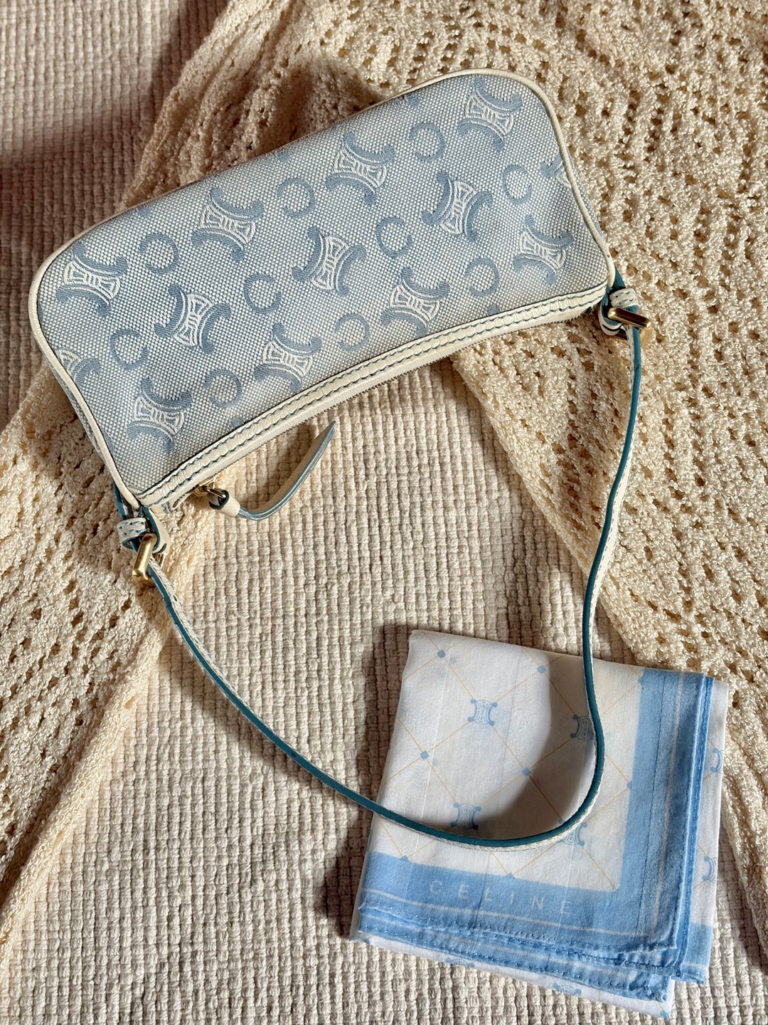 复古 CELINE Triomphe Macadam 标志缇花帆布包 婴儿蓝小手拿包 - 手提包/手提袋 - 真皮 蓝色