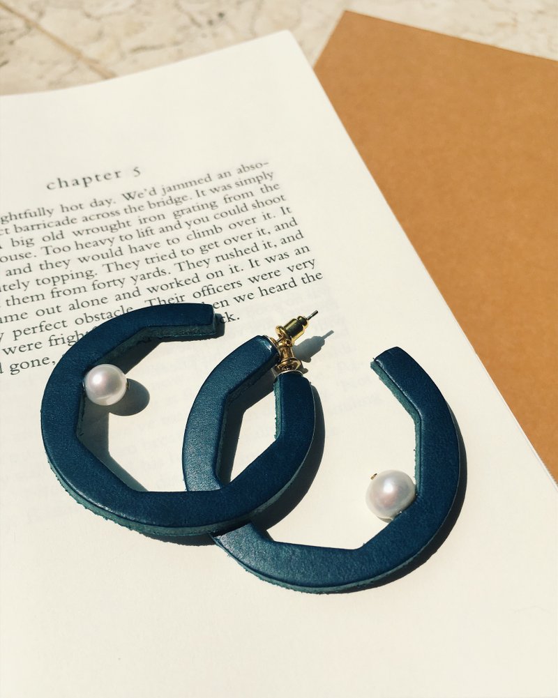 Betty耳环 耳针耳夹 - 耳环/耳夹 - 真皮 蓝色