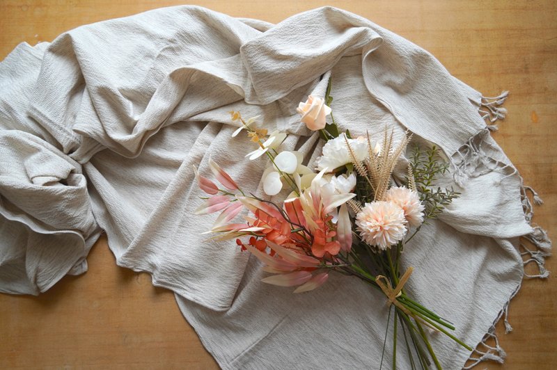 纯净无染#120//仿古树皮造型粗灰麻家饰巾•披肩 - 围巾/披肩 - 棉．麻 白色