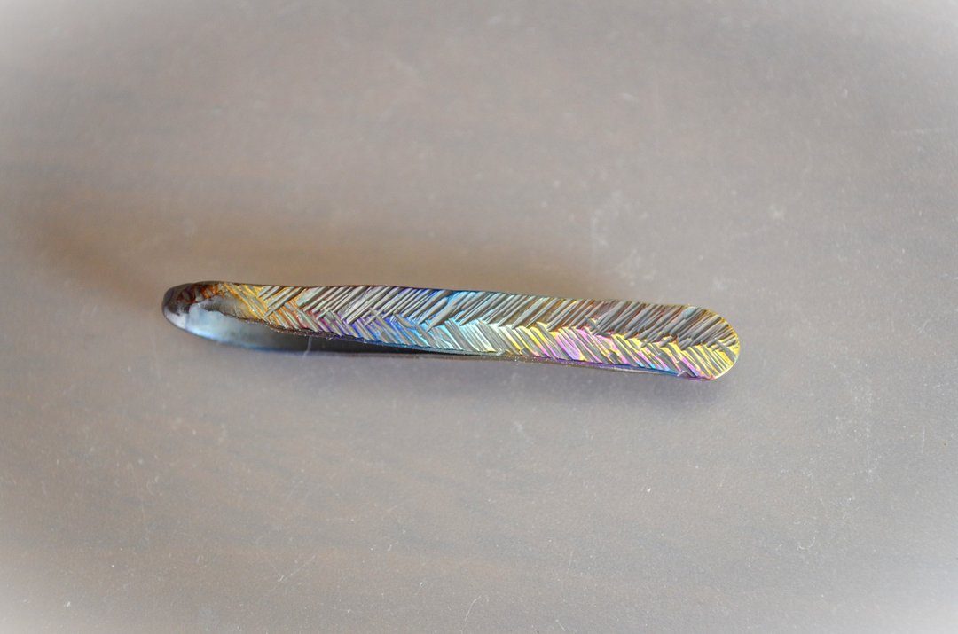 钛金属领带夹・饰羽纯钛领带夹 53mm - 领带/领带夹 - 其他金属 多色