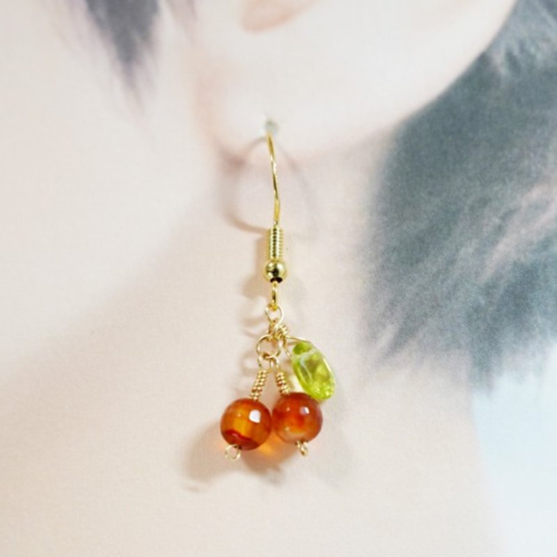 Fruit Series Cherry ~14kgf Sardonyx and Peridot Hook Earrings - 耳环/耳夹 - 宝石 红色