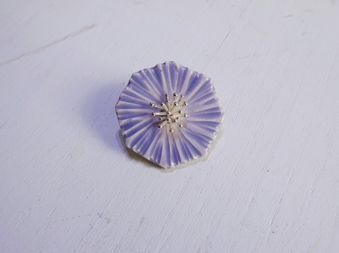 Flower broach Miyakowasure lilac - 胸针 - 陶 紫色