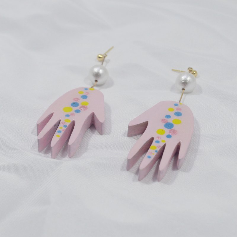 粉色幻彩波点小手 手手造型耳钉耳环 手绘木制 - 耳环/耳夹 - 木头 粉红色