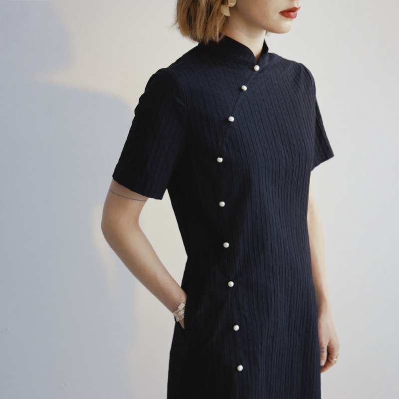 黑色条纹肌理旗袍改良短款连衣裙设计感夏弹力高腰短裙 - 洋装/连衣裙 - 棉．麻 黑色