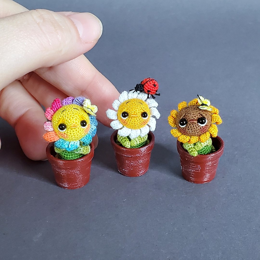 Miniature crocheted flowers in pots. Sunflower, chamomile, rainbow flower. - 玩具/玩偶 - 棉 多色
