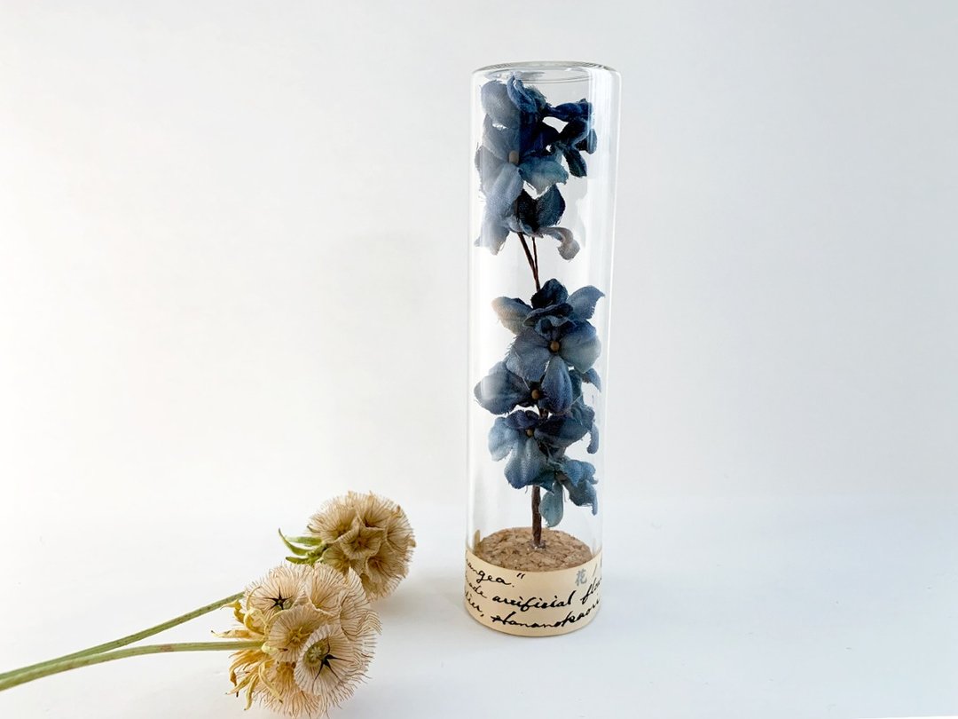 Herbarium: Specimen preparation bottle for dyed flowers (L) 【Antique Blue Hydrangea】 - 摆饰 - 棉 蓝色