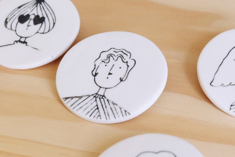 三千根子白瓷黑白胸针 - 胸针 - 陶 白色